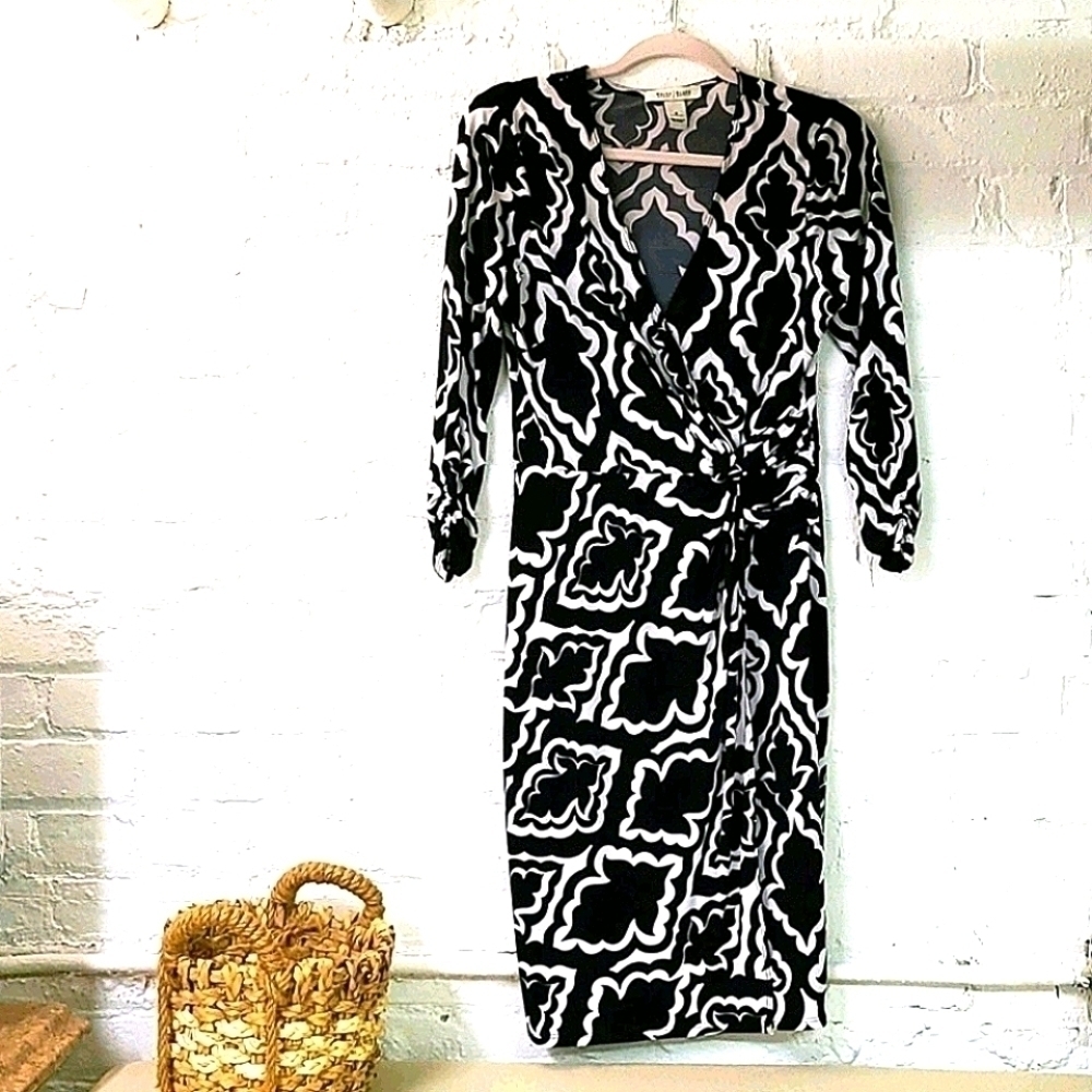 - WHITE HOUSE BLACK MARKET KNIT DRESS SZ SMALL